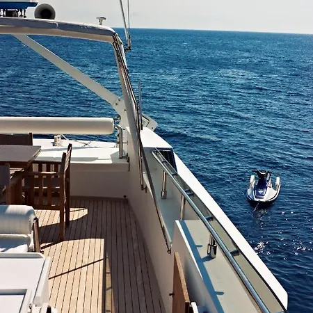 Yacht Shalimar Iv Botel