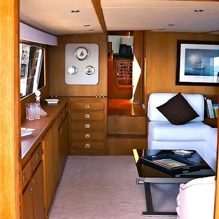 Botel Yacht Shalimar Iv Canneto (Lipari)