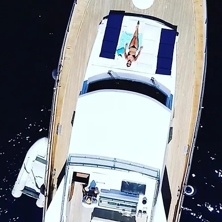 Yacht Shalimar Iv Botel
