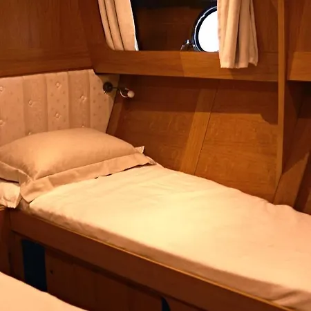 Yacht Shalimar Iv * Canneto (Lipari)